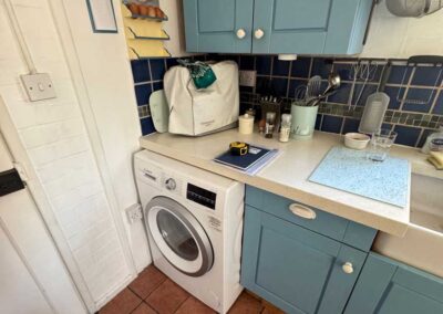 New Kitchen by Whitechappell Property Maintenance