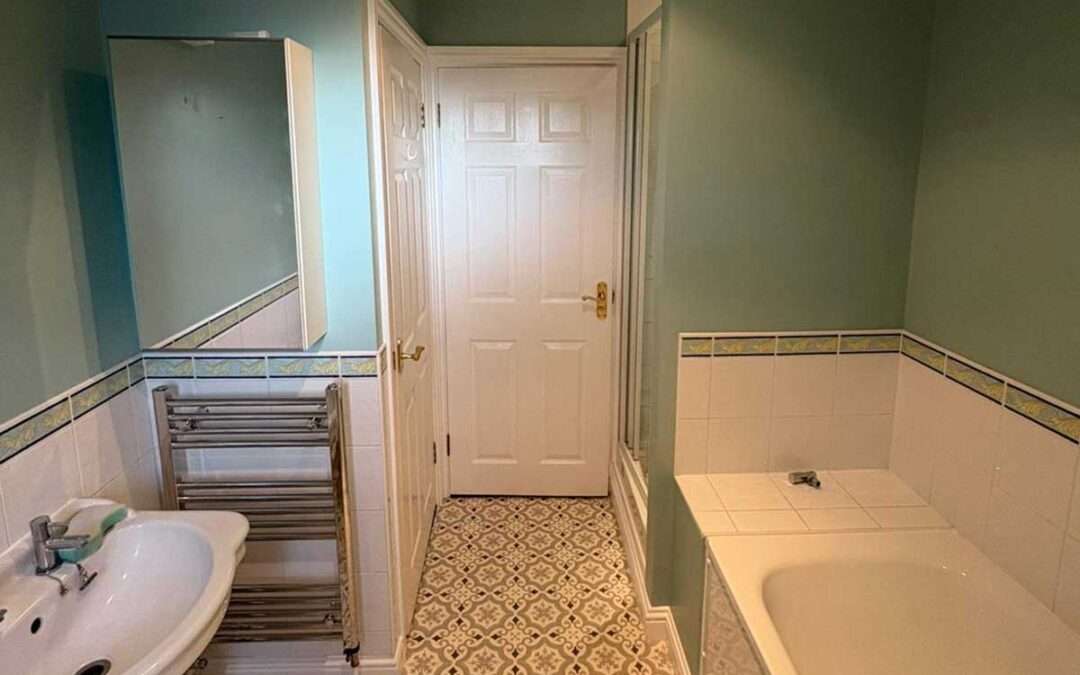 Bathroom decorating by Whitechappell Property Maintenance